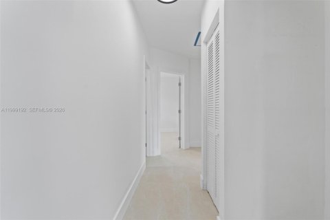 House in West Park, Florida 3 bedrooms, 102.38 sq.m. № 2067454 - photo 24