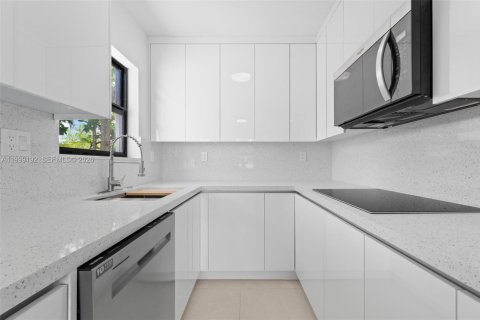 House in West Park, Florida 3 bedrooms, 102.38 sq.m. № 2067454