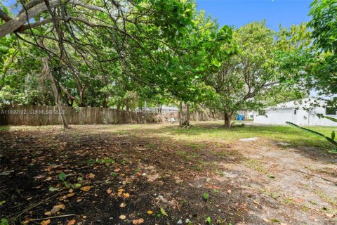 House in West Park, Florida 3 bedrooms, 102.38 sq.m. № 2067454 - photo 22