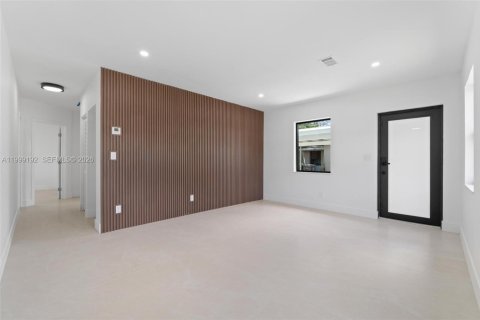 House in West Park, Florida 3 bedrooms, 102.38 sq.m. № 2067454 - photo 8