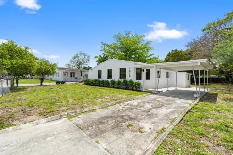 House in West Park, Florida 3 bedrooms, 102.38 sq.m. № 2067454 - photo 4
