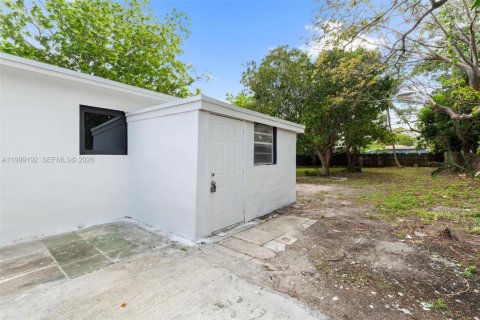 House in West Park, Florida 3 bedrooms, 102.38 sq.m. № 2067454 - photo 18