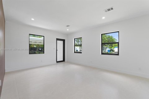 House in West Park, Florida 3 bedrooms, 102.38 sq.m. № 2067454 - photo 7