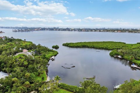 Villa ou maison à vendre à Sarasota, Floride: 2 chambres, 102.19 m2 № 2296501 - photo 4