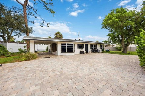 Villa ou maison à vendre à Sarasota, Floride: 2 chambres, 102.19 m2 № 2296501 - photo 2