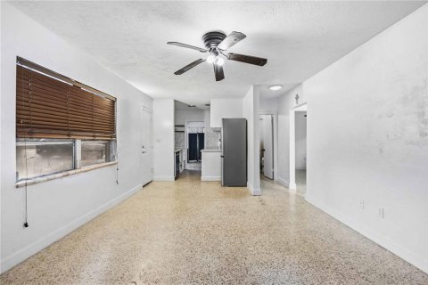 Villa ou maison à vendre à Sarasota, Floride: 2 chambres, 102.19 m2 № 2296501 - photo 11