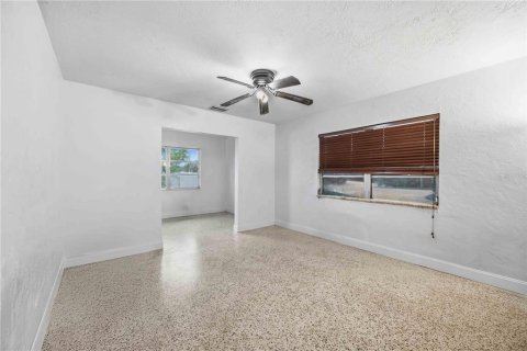 Villa ou maison à vendre à Sarasota, Floride: 2 chambres, 102.19 m2 № 2296501 - photo 13