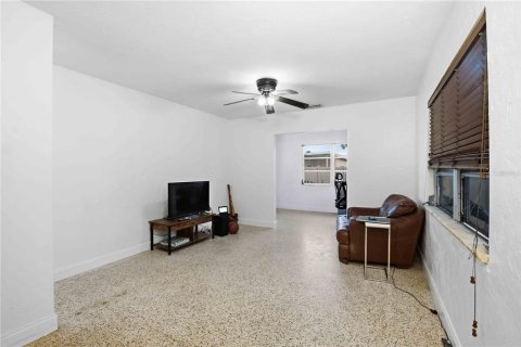 Villa ou maison à vendre à Sarasota, Floride: 2 chambres, 102.19 m2 № 2296501 - photo 14