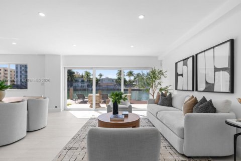 Купить виллу или дом в Майами-Бич, Флорида 3 спальни, 151.62м2, № 1995331 - фото 5