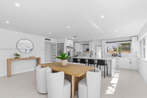 Купить виллу или дом в Майами-Бич, Флорида 3 спальни, 151.62м2, № 1995331 - фото 9