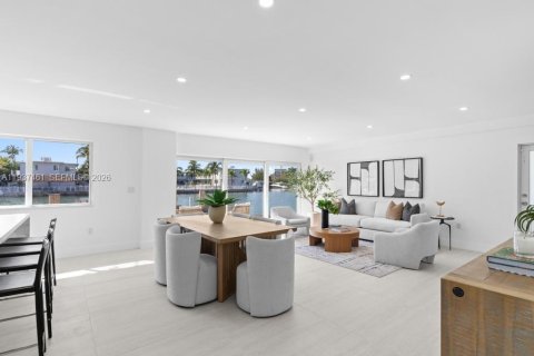 Купить виллу или дом в Майами-Бич, Флорида 3 спальни, 151.62м2, № 1995331 - фото 16