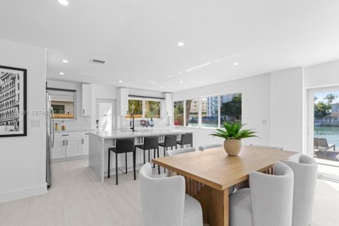 Купить виллу или дом в Майами-Бич, Флорида 3 спальни, 151.62м2, № 1995331 - фото 11