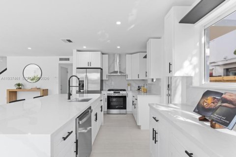 Купить виллу или дом в Майами-Бич, Флорида 3 спальни, 151.62м2, № 1995331 - фото 13