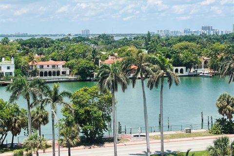 Condominio en alquiler en Miami Beach, Florida, 2 dormitorios, 89.19 m2 № 1986433 - foto 2