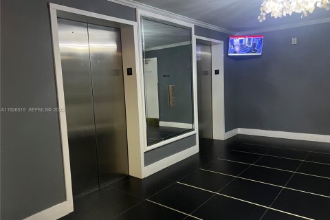 Condominio en alquiler en Miami Beach, Florida, 2 dormitorios, 89.19 m2 № 1986433 - foto 17