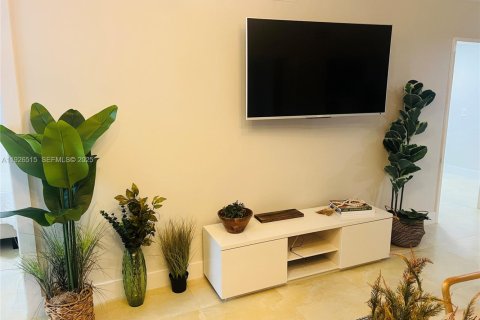 Condominio en alquiler en Miami Beach, Florida, 2 dormitorios, 89.19 m2 № 1986433 - foto 3