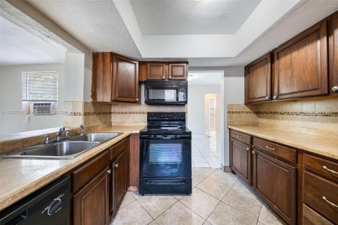 House in Lauderhill, Florida 3 bedrooms, 129.97 sq.m. № 1689332 - photo 23