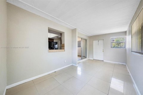 House in Lauderhill, Florida 3 bedrooms, 129.97 sq.m. № 1689332 - photo 26