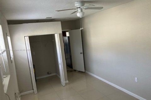 House in Lauderhill, Florida 3 bedrooms, 129.97 sq.m. № 1689332 - photo 11