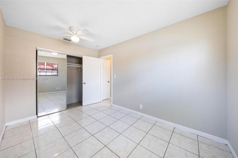 House in Lauderhill, Florida 3 bedrooms, 129.97 sq.m. № 1689332 - photo 13