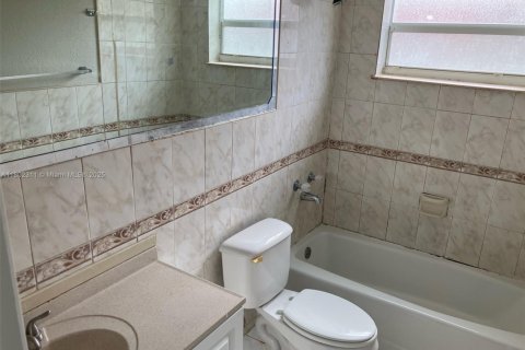 House in Lauderhill, Florida 3 bedrooms, 129.97 sq.m. № 1689332 - photo 8