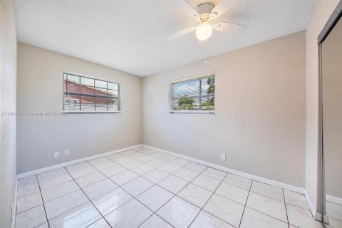 House in Lauderhill, Florida 3 bedrooms, 129.97 sq.m. № 1689332 - photo 12