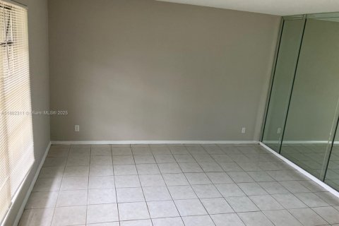 House in Lauderhill, Florida 3 bedrooms, 129.97 sq.m. № 1689332 - photo 9