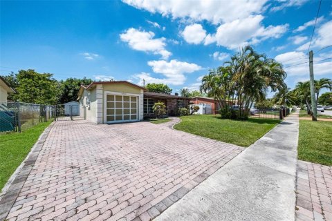 House in Lauderhill, Florida 3 bedrooms, 129.97 sq.m. № 1689332 - photo 28