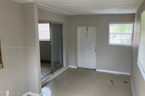 House in Lauderhill, Florida 3 bedrooms, 129.97 sq.m. № 1689332 - photo 7
