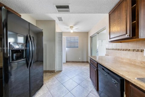 House in Lauderhill, Florida 3 bedrooms, 129.97 sq.m. № 1689332 - photo 20