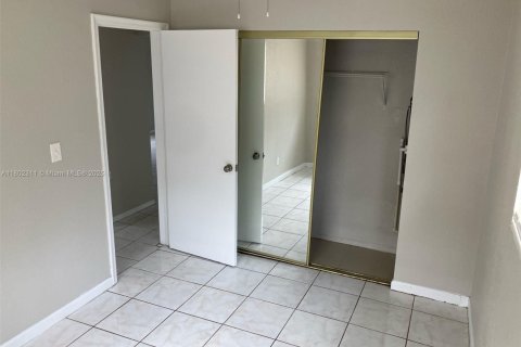 House in Lauderhill, Florida 3 bedrooms, 129.97 sq.m. № 1689332 - photo 6