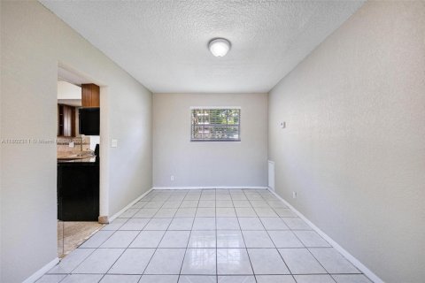 House in Lauderhill, Florida 3 bedrooms, 129.97 sq.m. № 1689332 - photo 19