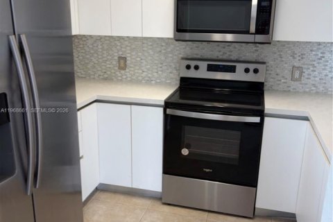 Apartamento en alquiler en Miami, Florida, 3 dormitorios, 109.35 m2 № 2031702 - foto 14