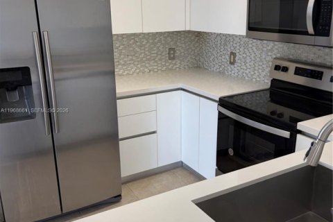 Apartamento en alquiler en Miami, Florida, 3 dormitorios, 109.35 m2 № 2031702 - foto 17