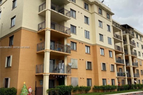 Apartamento en alquiler en Miami, Florida, 3 dormitorios, 109.35 m2 № 2031702 - foto 3