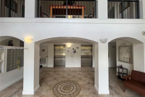 Apartamento en alquiler en Miami, Florida, 3 dormitorios, 109.35 m2 № 2031702 - foto 4