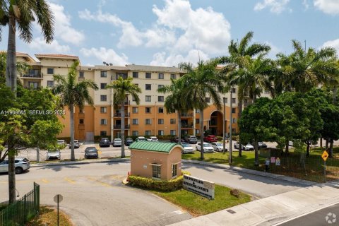 Apartamento en alquiler en Miami, Florida, 3 dormitorios, 109.35 m2 № 2031702 - foto 1