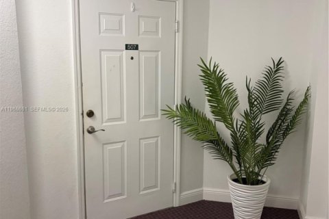 Apartamento en alquiler en Miami, Florida, 3 dormitorios, 109.35 m2 № 2031702 - foto 7