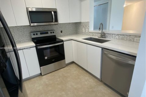 Apartamento en alquiler en Miami, Florida, 3 dormitorios, 109.35 m2 № 2031702 - foto 11