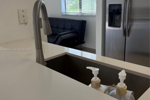 Apartamento en alquiler en Miami, Florida, 3 dormitorios, 109.35 m2 № 2031702 - foto 16