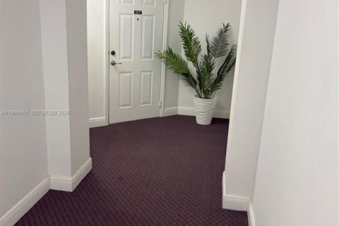 Apartamento en alquiler en Miami, Florida, 3 dormitorios, 109.35 m2 № 2031702 - foto 8