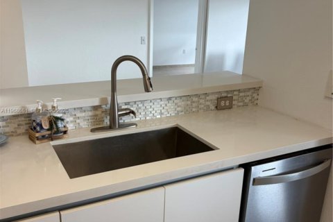 Apartamento en alquiler en Miami, Florida, 3 dormitorios, 109.35 m2 № 2031702 - foto 15