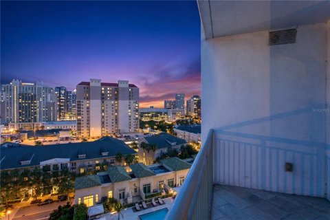 Condo in Tampa, Florida, 3 bedrooms № 2091674 - photo 2