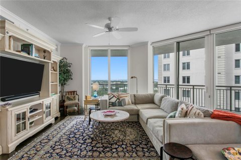 Condo in Tampa, Florida, 3 bedrooms № 2091674 - photo 13