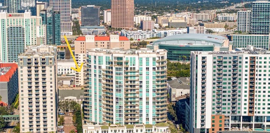 Condo in Tampa, Florida, 3 bedrooms № 2091674