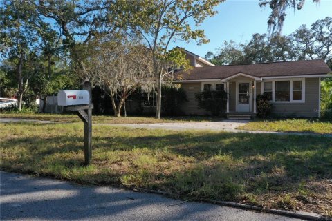 House in Clearwater, Florida 4 bedrooms, 248.05 sq.m. № 1733161 - photo 1