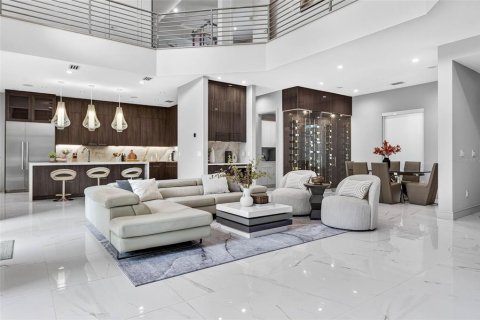 Villa ou maison à vendre à Tampa, Floride: 4 chambres, 432.46 m2 № 2388916 - photo 18