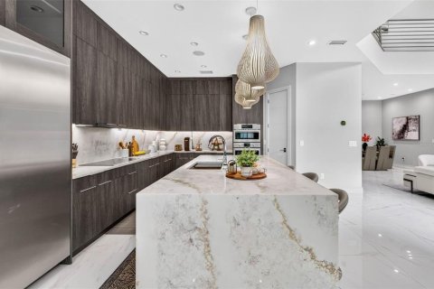 Villa ou maison à vendre à Tampa, Floride: 4 chambres, 432.46 m2 № 2388916 - photo 27