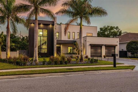 Villa ou maison à Tampa, Floride 4 chambres, 432.46 m2 № 2388916