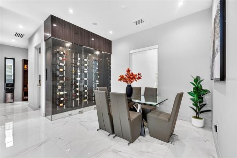 Villa ou maison à vendre à Tampa, Floride: 4 chambres, 432.46 m2 № 2388916 - photo 19